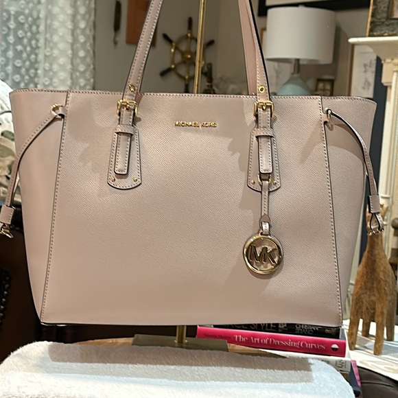 Authentic Michael Kors Voyager Medium Crossgrain Leather Tote in Blush, EUC - Picture 7 of 16
